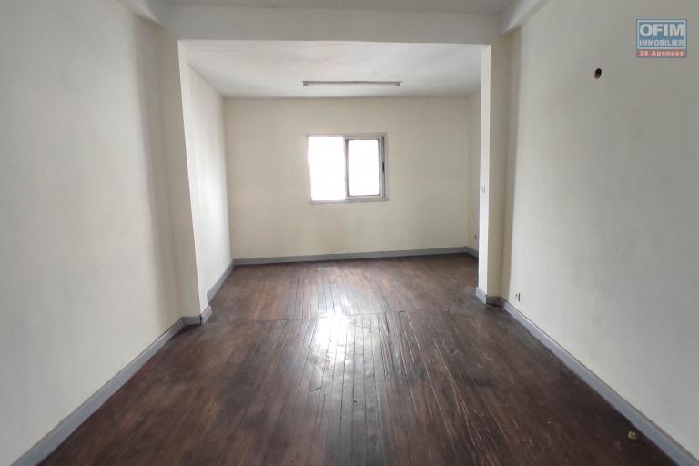 A LOUER appartement T4 à Behoririka