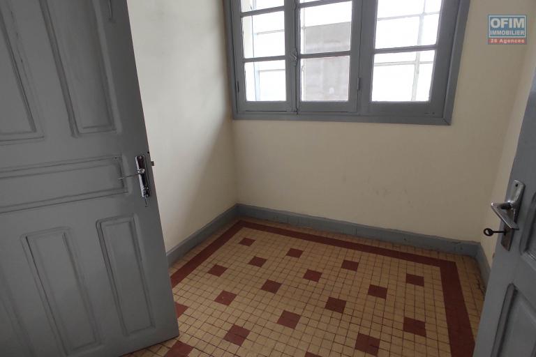 A LOUER appartement T4 à Behoririka