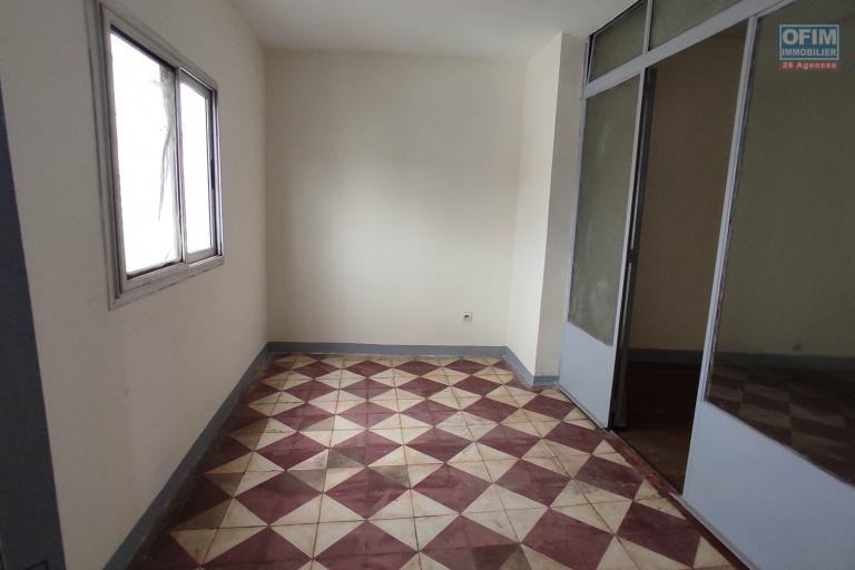 A LOUER appartement T4 à Behoririka