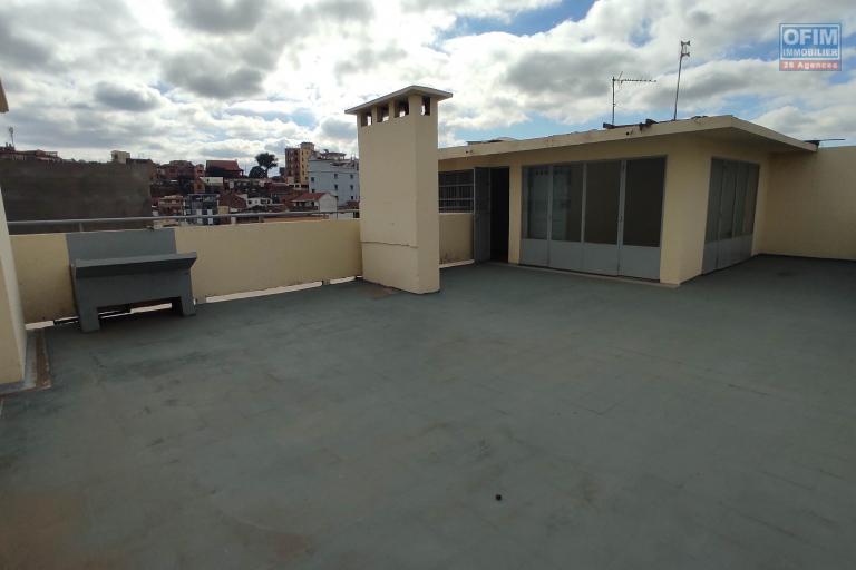 A LOUER appartement T4 à Behoririka