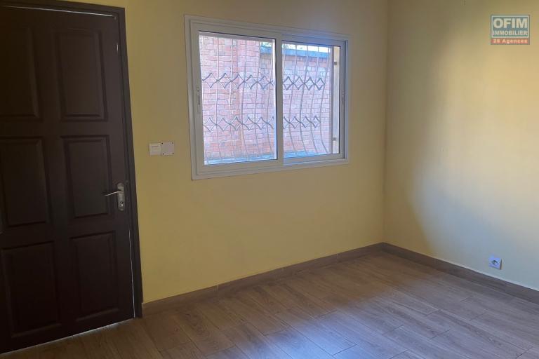 Vente d'une maison F6 à Andranovelona Ilafy sur terrain de 800m2