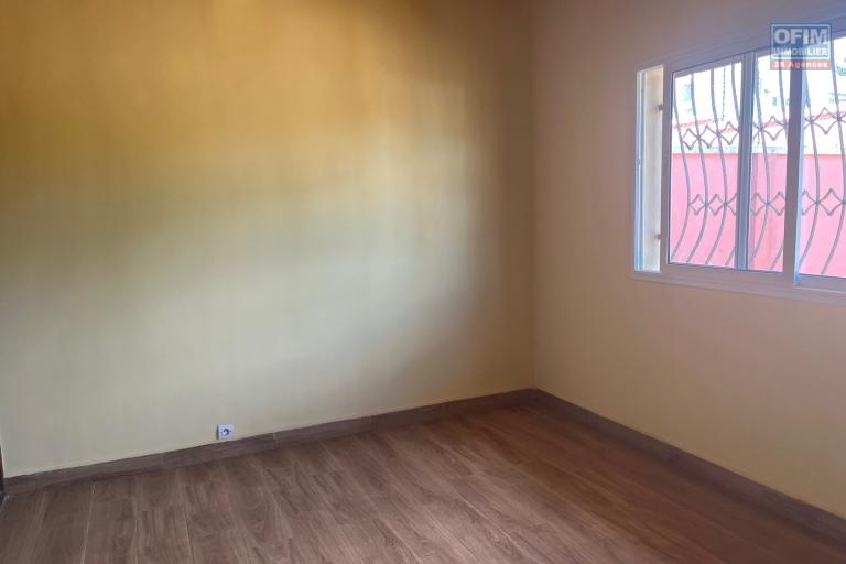 Vente d'une maison F6 à Andranovelona Ilafy sur terrain de 800m2
