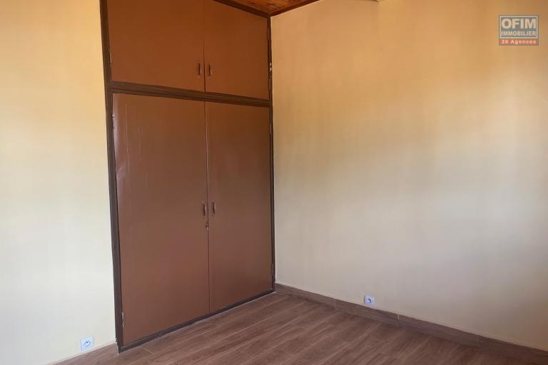 Vente ou location d'une maison F6 &agrave; Andranovelona Ilafy sur terrain de 800m2