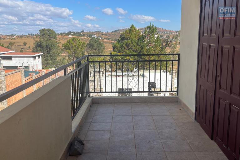 Vente d'une maison F6 à Andranovelona Ilafy sur terrain de 800m2