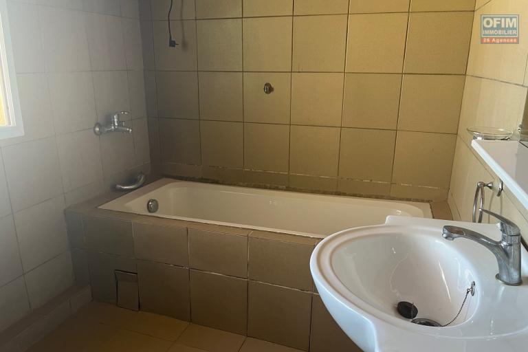 Vente d'une maison F6 à Andranovelona Ilafy sur terrain de 800m2