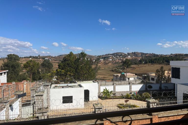 Vente d'une maison F6 à Andranovelona Ilafy sur terrain de 800m2