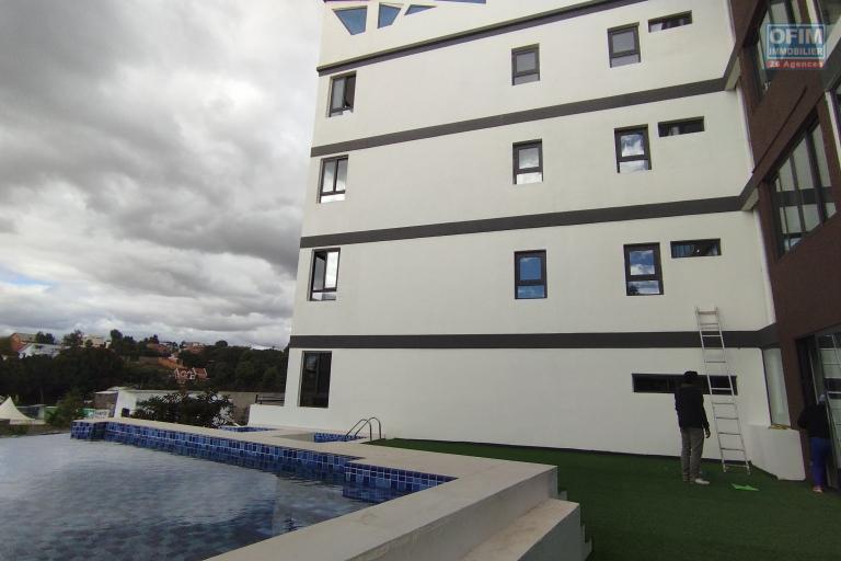 EN EXCLUSIVITE, A vendre appartement T4 de 145 m2, dans une résidence avec piscine à Talatamaty proche Ivato-Antananarivo