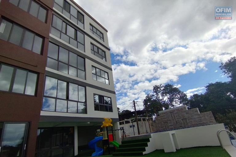 EN EXCLUSIVITE, A vendre appartement T4 de 145 m2, dans une résidence avec piscine à Talatamaty proche Ivato-Antananarivo