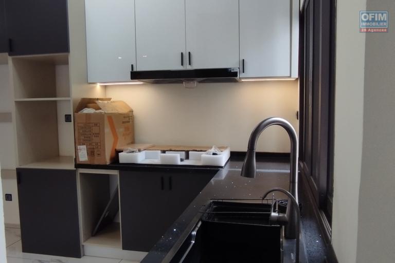 EN EXCLUSIVITE, A vendre appartement T4 de 145 m2, dans une résidence avec piscine à Talatamaty proche Ivato-Antananarivo