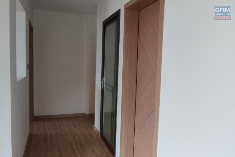 EN EXCLUSIVITE, A vendre appartement T4 de 145 m2, dans une résidence avec piscine à Talatamaty proche Ivato-Antananarivo
