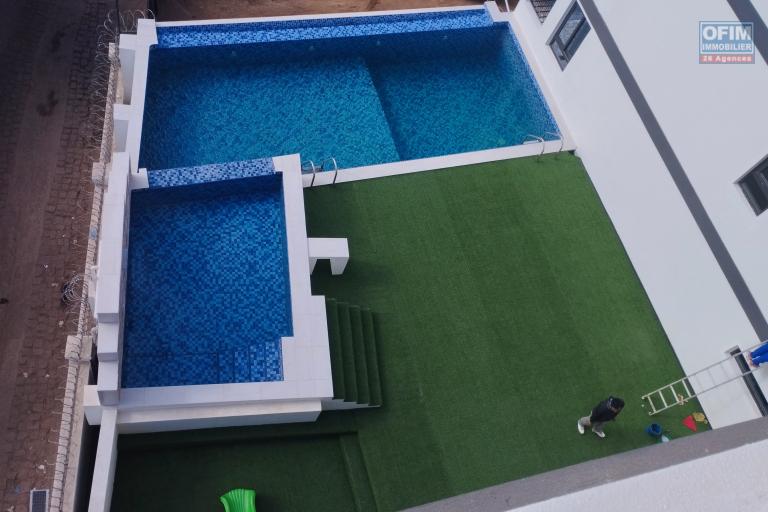 EN EXCLUSIVITE, A vendre appartement T4 de 145 m2, dans une résidence avec piscine à Talatamaty proche Ivato-Antananarivo