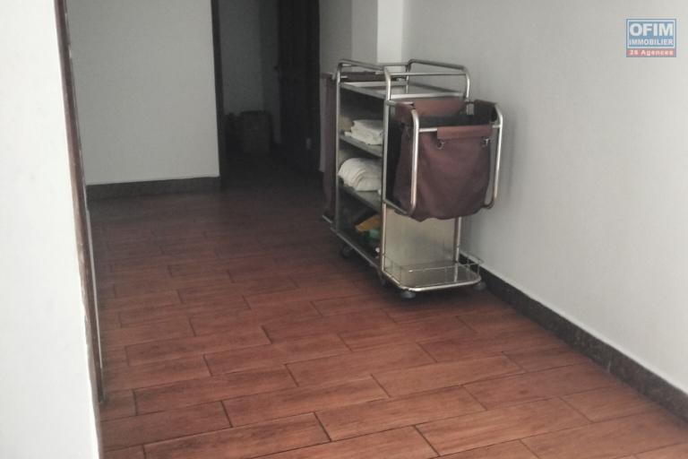 A LOUER- Local et appartements à usage bureau