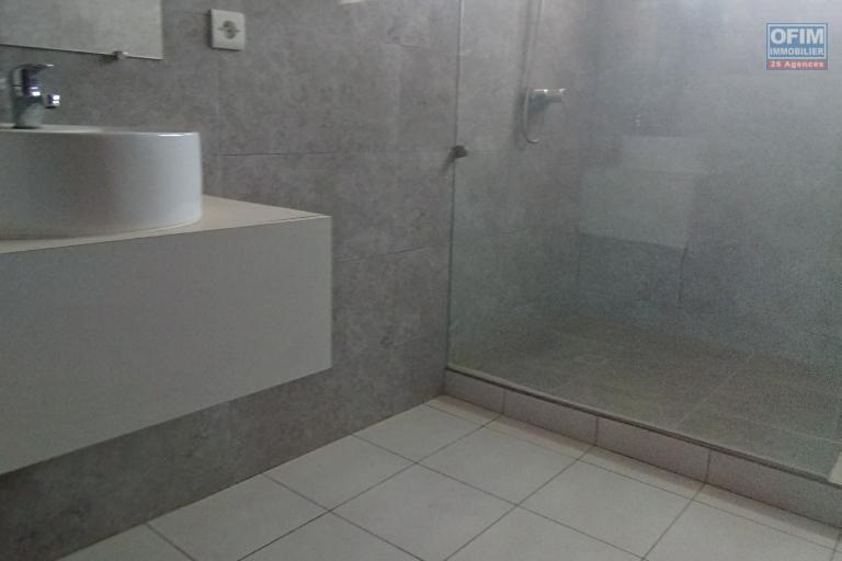A vendre, une villa  F5 sur 1000 m2 de terrain avec vue imprenable sur Fort Voyron - Antananarivo