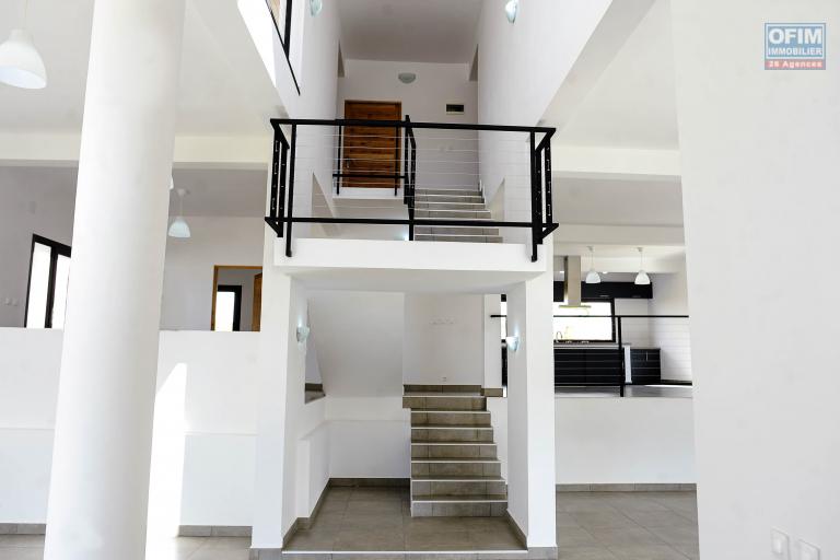 PRIX EN BAISSE!!!Belle villa neuve d'architecture moderne F6 sur 1250 m2 de terrain sur  Ilafy Andranovelona - Antananarivo