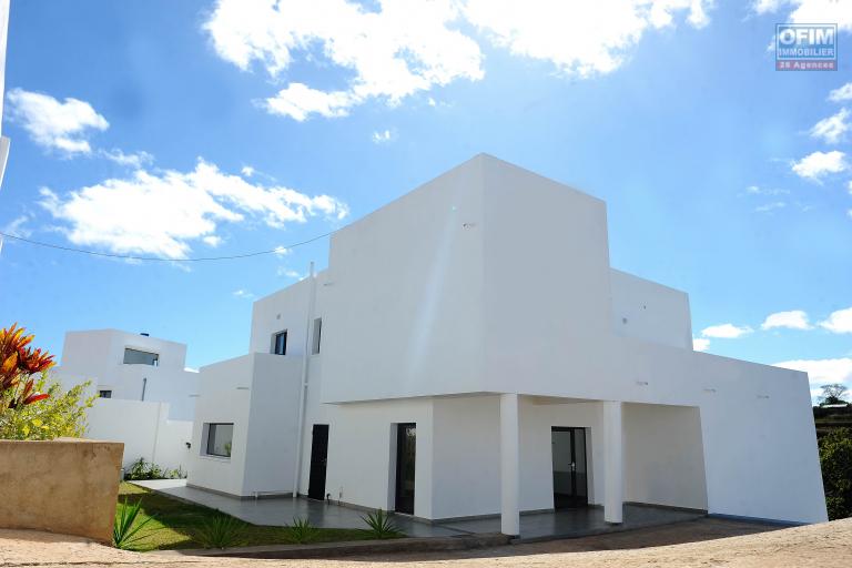 PRIX EN BAISSE!!!Belle villa neuve d'architecture moderne F6 sur 1250 m2 de terrain sur  Ilafy Andranovelona - Antananarivo