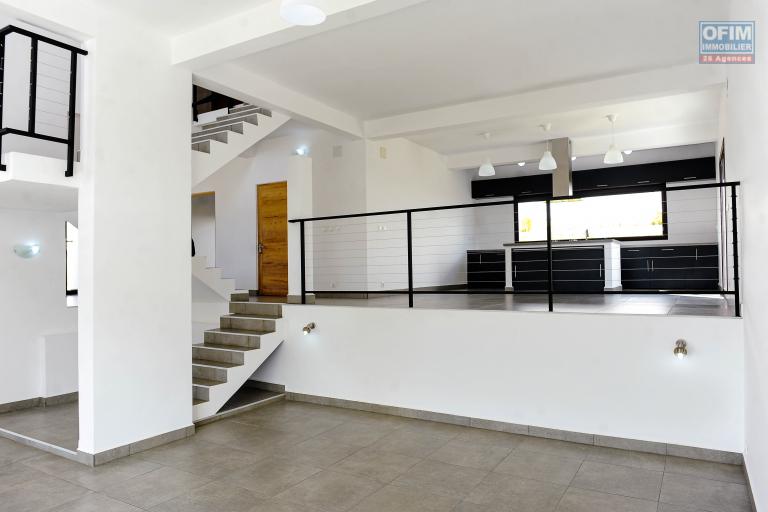PRIX EN BAISSE!!!Belle villa neuve d'architecture moderne F6 sur 1250 m2 de terrain sur  Ilafy Andranovelona - Antananarivo