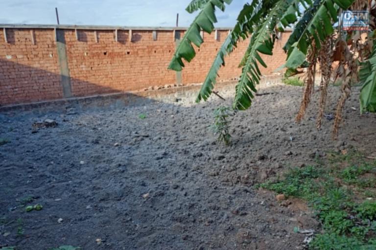 A vendre, un terrain de 520 m2 en bord de la nouvelle route principale Somacou vers Tsarasaotra- Antananarivo