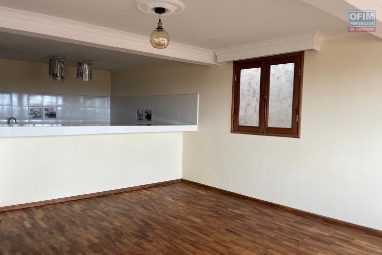 Un appartement T4 à Ambatovinaky