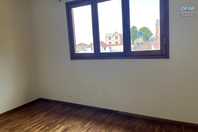 Un appartement T4 à Ambatovinaky