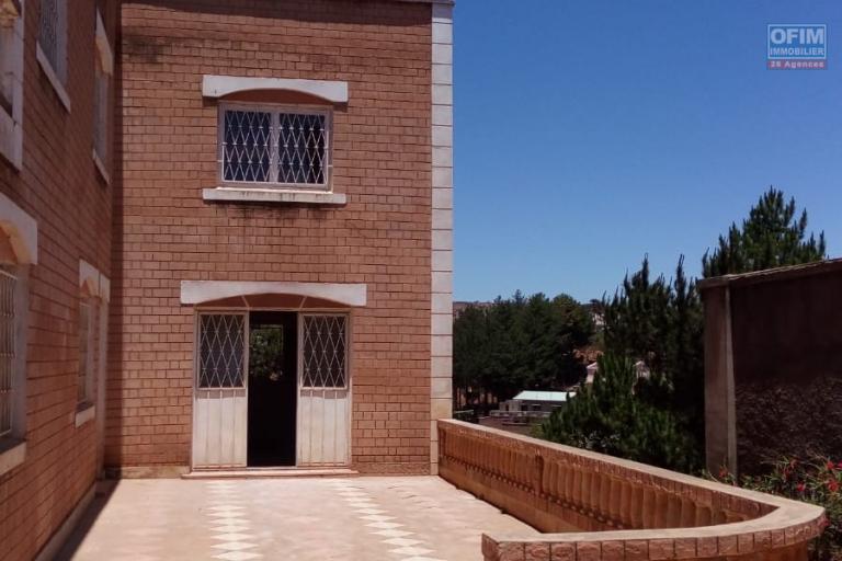 Vente d'un maison F6 à Amboanjobe