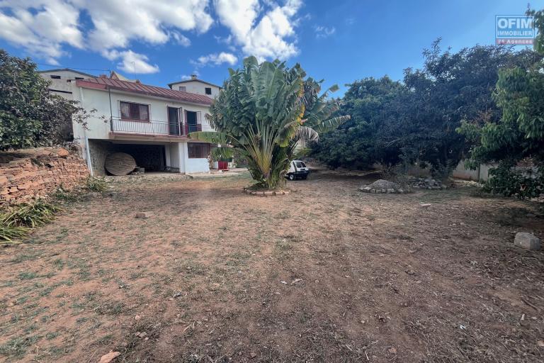 Vente d'une petite maison sur un terrain de 1 485m2 à Ambatomaro