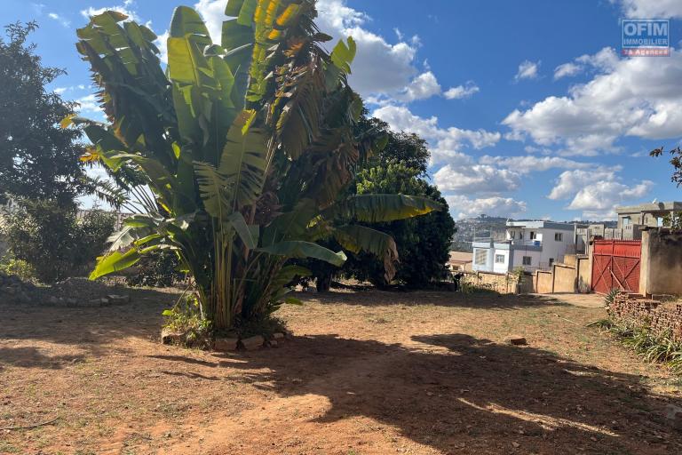 Vente d'une petite maison sur un terrain de 1 485m2 à Ambatomaro