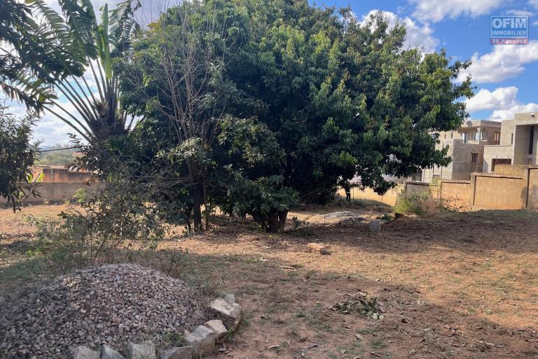 Vente d'une petite maison sur un terrain de 1 485m2 à Ambatomaro