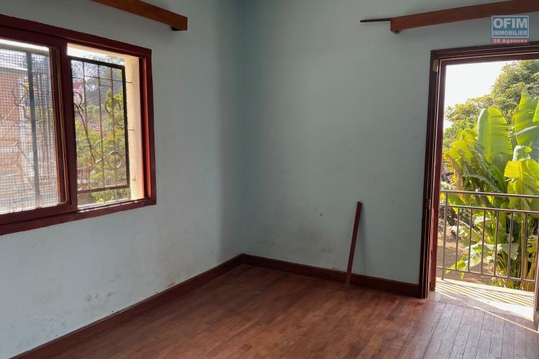Vente d'une petite maison sur un terrain de 1 485m2 à Ambatomaro