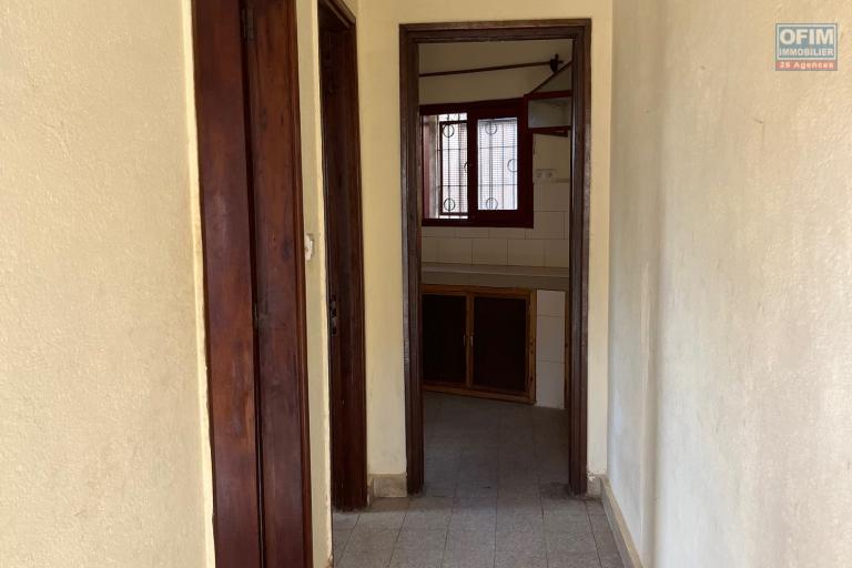 Vente d'une petite maison sur un terrain de 1 485m2 à Ambatomaro