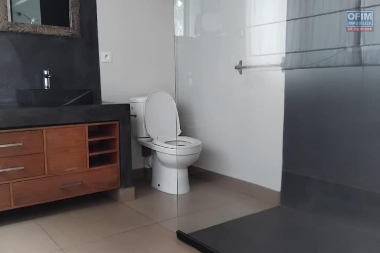 A LOUER Villa de standing de type F4 à moins de 7mn de leader price Ambatobe