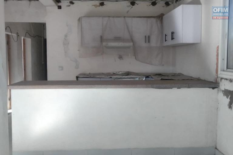OFIM Offre une maison en cours de finition en vente sur Betongolo. Parfaite pour bureaux, commerce ou habitation. Prix exceptionnel à saisir immédiatement !