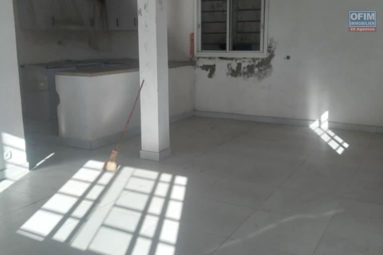 OFIM Offre une maison en cours de finition en vente sur Betongolo. Parfaite pour bureaux, commerce ou habitation. Prix exceptionnel à saisir immédiatement !