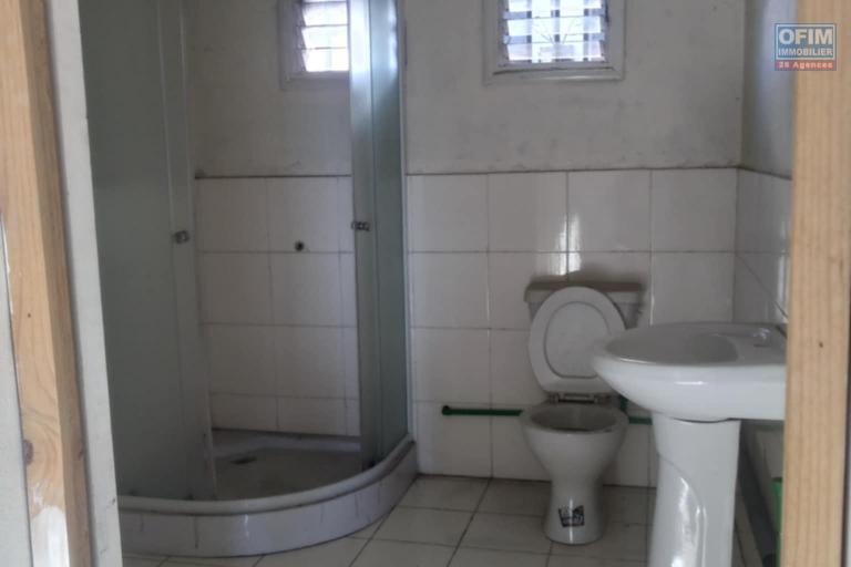 OFIM Offre une maison en cours de finition en vente sur Betongolo. Parfaite pour bureaux, commerce ou habitation. Prix exceptionnel à saisir immédiatement !