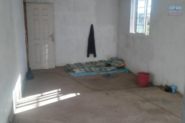 OFIM Offre une maison en cours de finition en vente sur Betongolo. Parfaite pour bureaux, commerce ou habitation. Prix exceptionnel à saisir immédiatement !