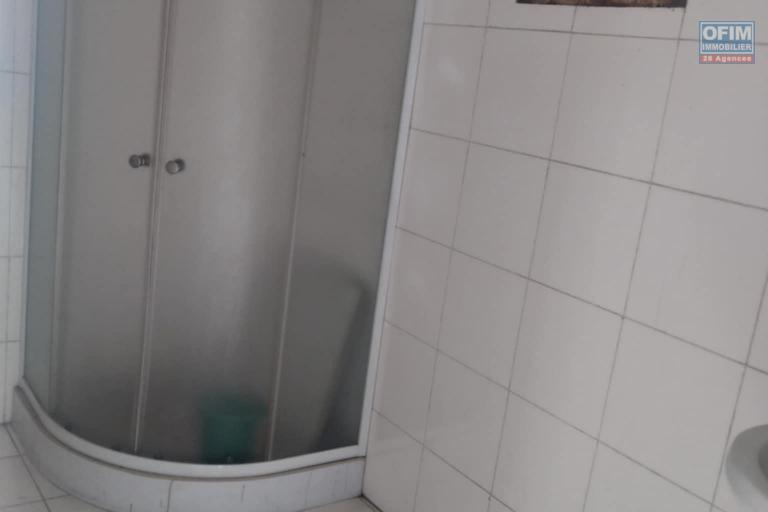 OFIM Offre une maison en cours de finition en vente sur Betongolo. Parfaite pour bureaux, commerce ou habitation. Prix exceptionnel à saisir immédiatement !