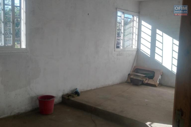 OFIM Offre une maison en cours de finition en vente sur Betongolo. Parfaite pour bureaux, commerce ou habitation. Prix exceptionnel à saisir immédiatement !