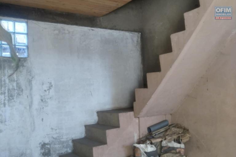 OFIM Offre une maison en cours de finition en vente sur Betongolo. Parfaite pour bureaux, commerce ou habitation. Prix exceptionnel à saisir immédiatement !