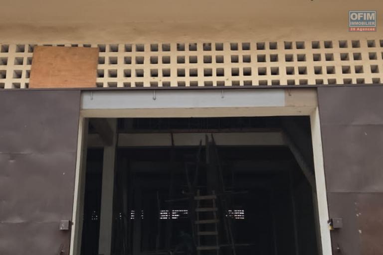 Un entrepôt neuf de 1 000m2 sur 2 niveaux à Anosizato