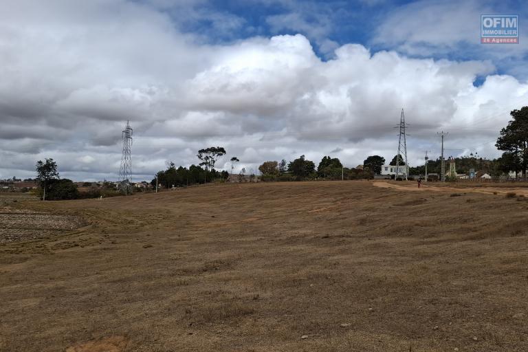 OFIM Immobilier offre en vente un Terrain d'exception de 6275m2 sur Ampitatafika, dans un quartier calme et résidentiel.