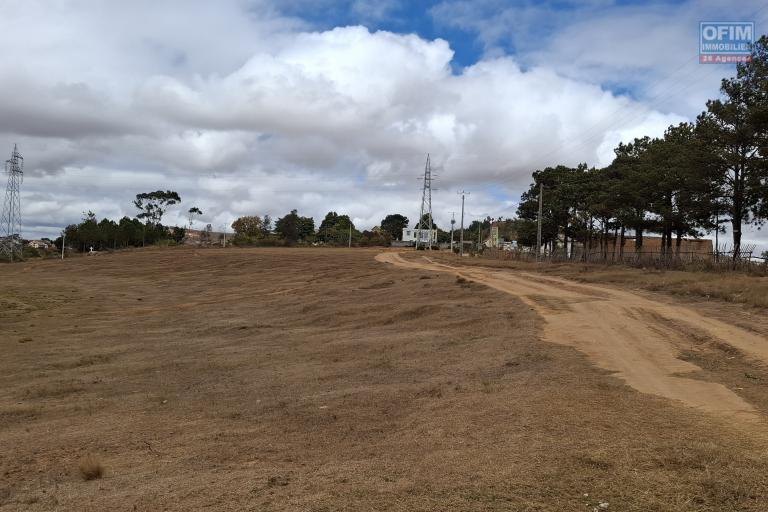 OFIM Immobilier offre en vente un Terrain d'exception de 6275m2 sur Ampitatafika, dans un quartier calme et résidentiel.