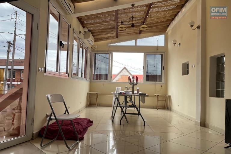 Une grande maison F8 sur 5 niveaux avec une très belle vue sur la haute ville à Andohalo