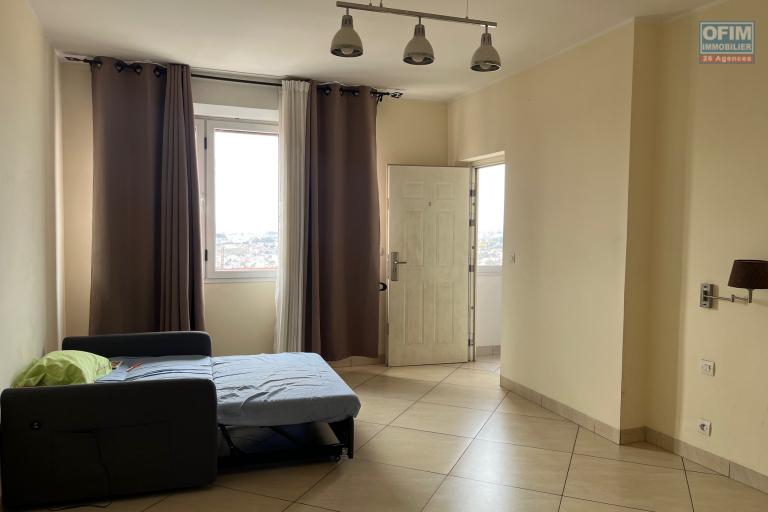 Une grande maison F8 sur 5 niveaux avec une très belle vue sur la haute ville à Andohalo