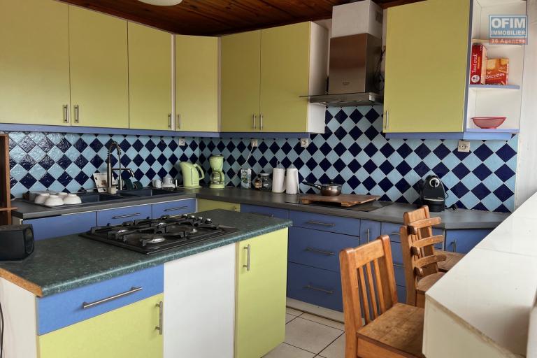 Une grande maison F8 sur 5 niveaux avec une très belle vue sur la haute ville à Andohalo