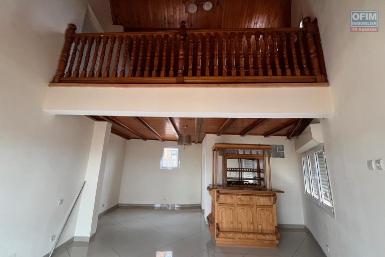 Une grande maison F8 sur 5 niveaux avec une très belle vue sur la haute ville à Andohalo