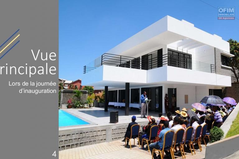 Villa moderne F5 avec piscine sur un terrain de 2000m2 en location sur Anosiala Alakamisy, disponible de suite
