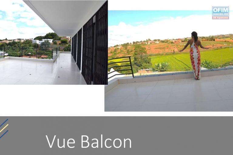Villa moderne F5 avec piscine sur un terrain de 2000m2 en location sur Anosiala Alakamisy, disponible de suite