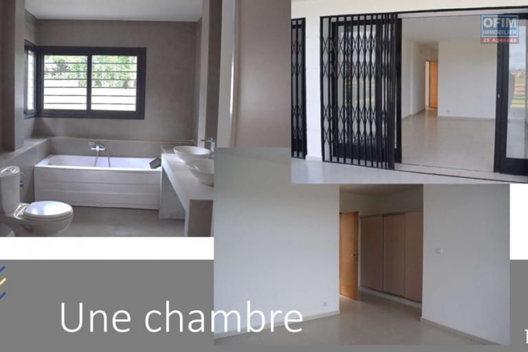 Villa moderne F5 avec piscine sur un terrain de 2000m2 en location sur Anosiala Alakamisy, disponible de suite