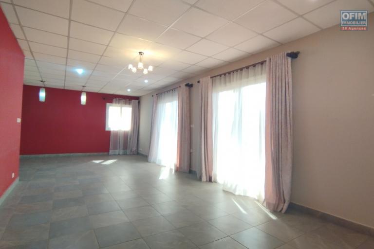 A louer, appartement T3, proche des commodités sur Analamahitsy-Antananarivo