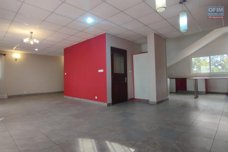 A louer, appartement T3, proche des commodités sur Analamahitsy-Antananarivo
