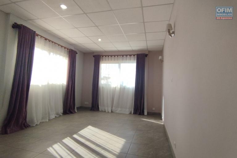 A louer, appartement T3, proche des commodités sur Analamahitsy-Antananarivo